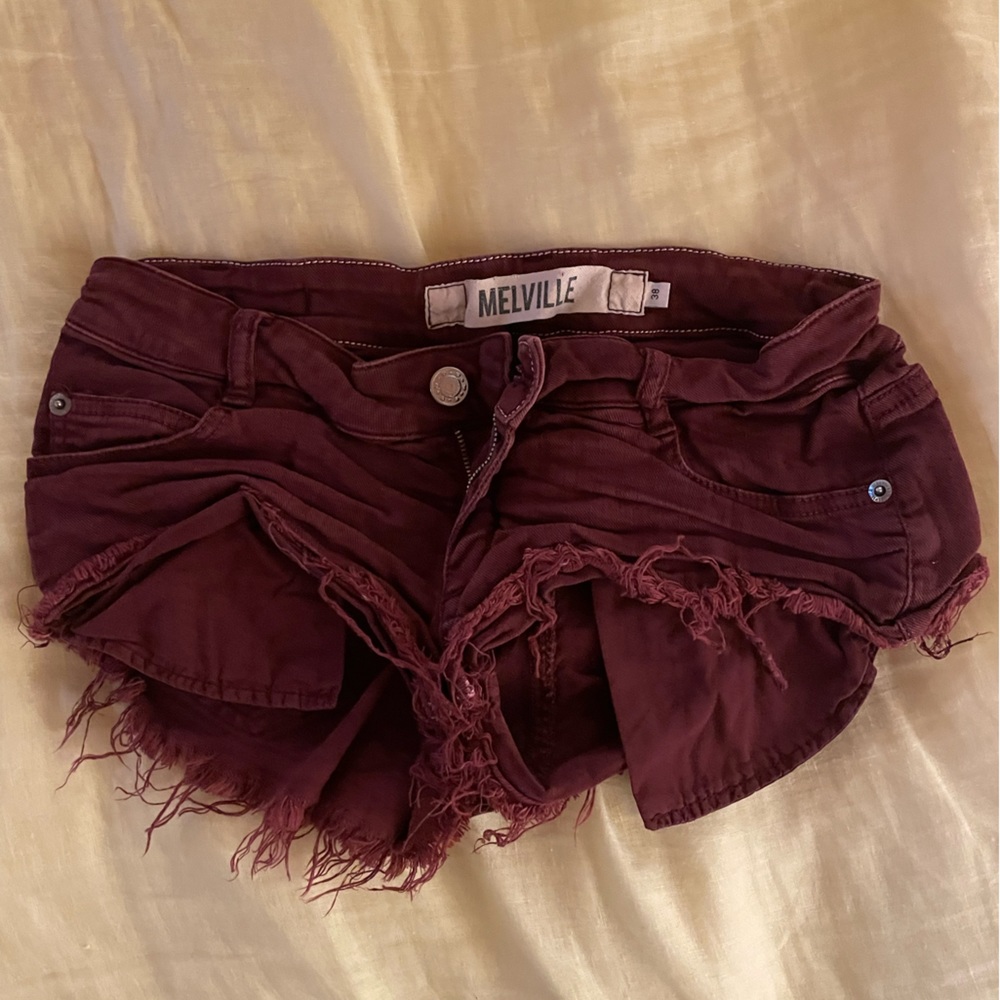 brandy melville maroon low rise short shorts